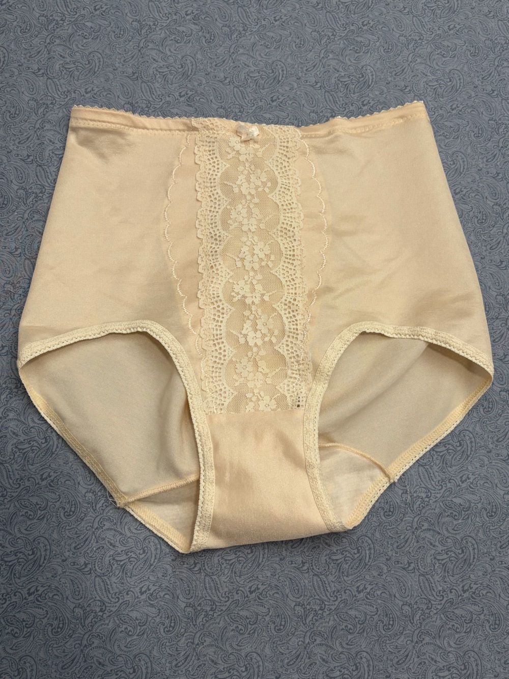 Vintage Women's Lace-Trim High-Waist Briefs - Cream